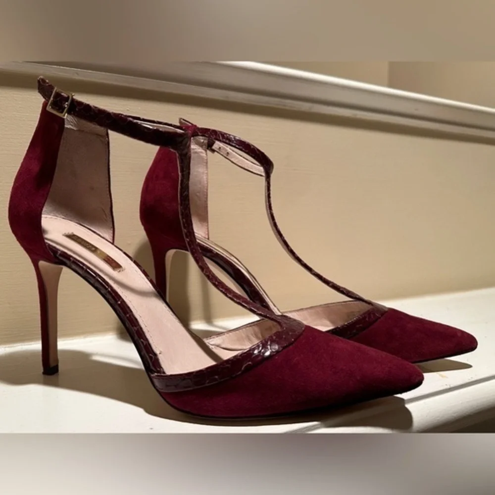 Louise et Cie “Lo-Harem” Shiraz Suede T-Strap Pumps (Size 8.5)
